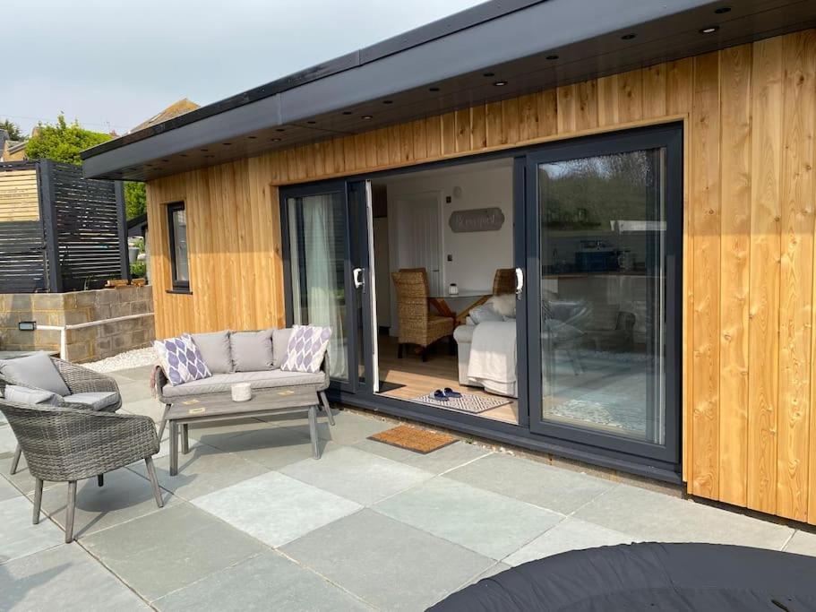 Spacious Studio Cabin With Sea/ Downs Views Sole Use Of Hottub In Seaford Luaran gambar