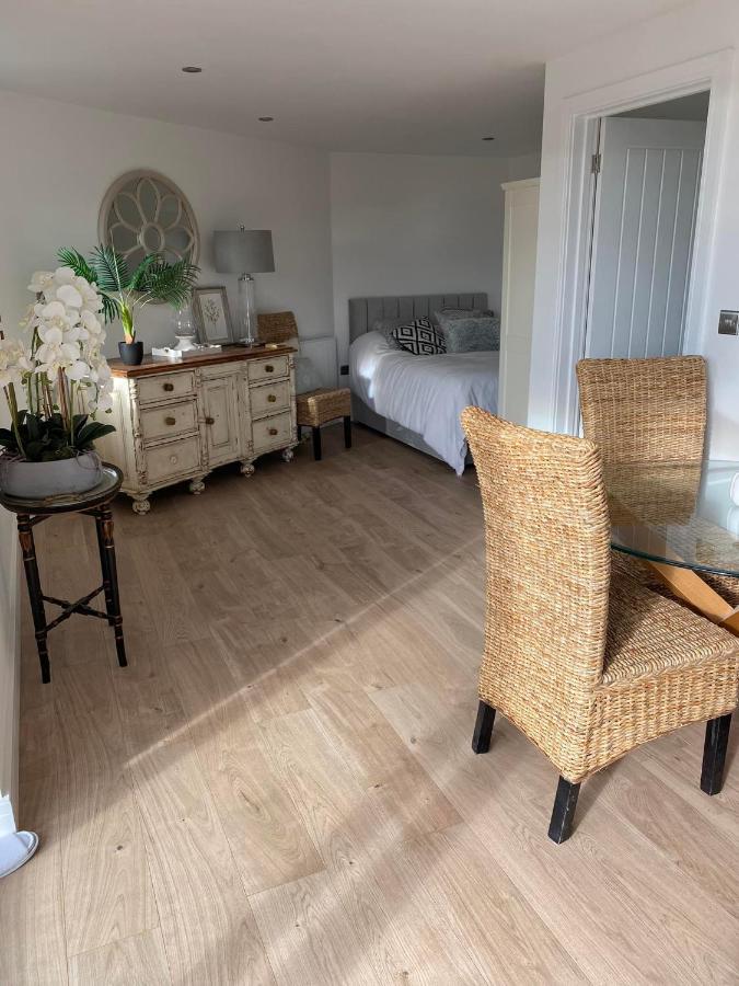 Spacious Studio Cabin With Sea/ Downs Views Sole Use Of Hottub In Seaford Luaran gambar
