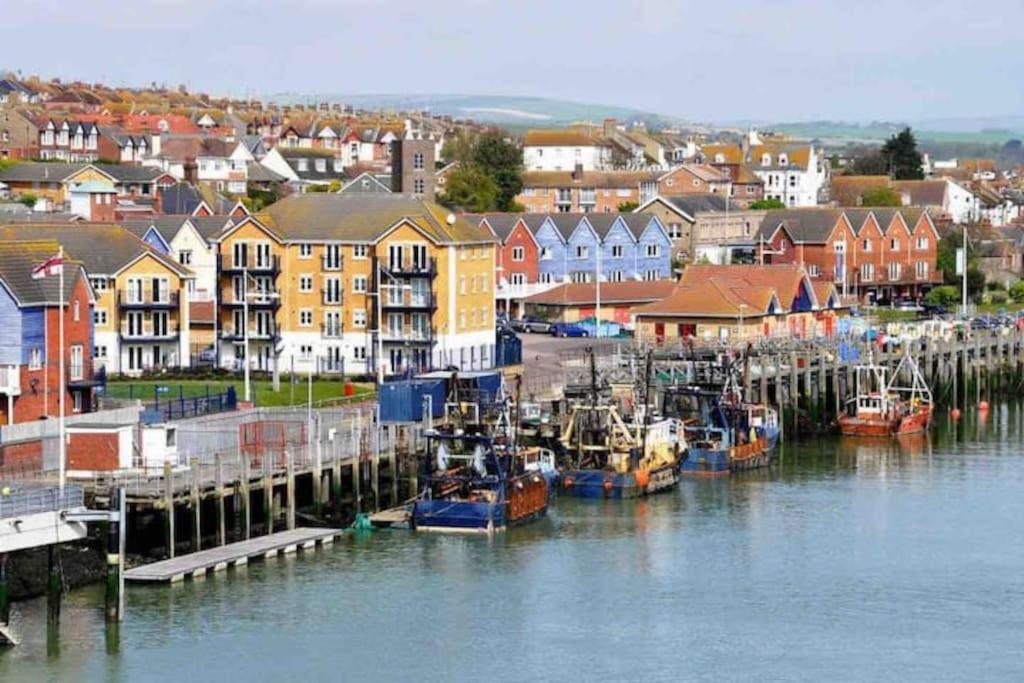 Spacious Studio Cabin With Sea/ Downs Views Sole Use Of Hottub In Seaford Luaran gambar