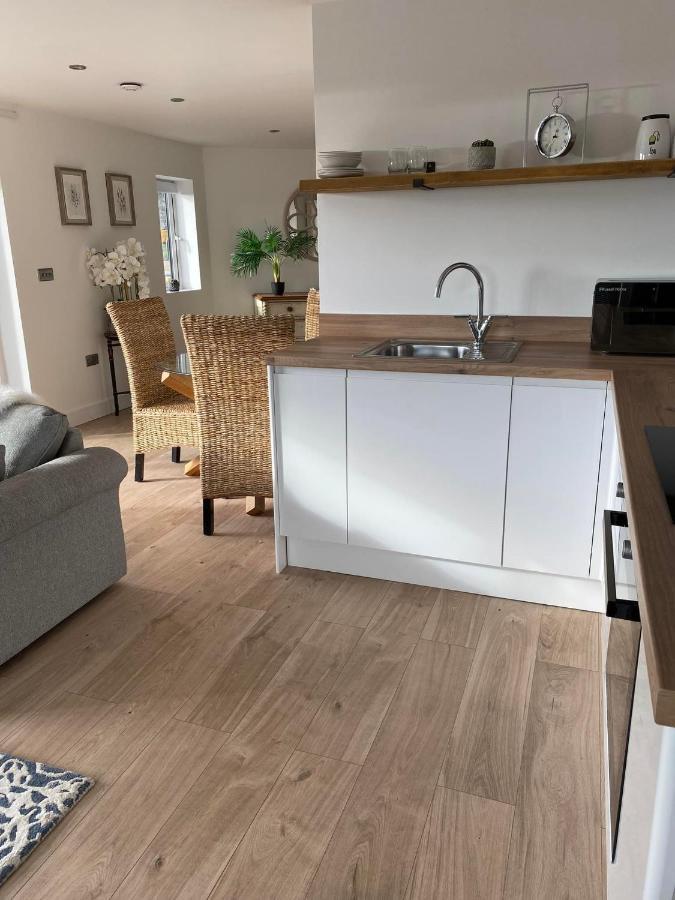 Spacious Studio Cabin With Sea/ Downs Views Sole Use Of Hottub In Seaford Luaran gambar