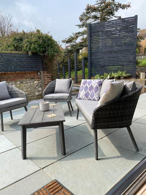 Spacious Studio Cabin With Sea/ Downs Views Sole Use Of Hottub In Seaford Luaran gambar